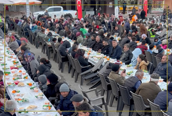 Depremzede_İftar_2.jpg (204 KB)