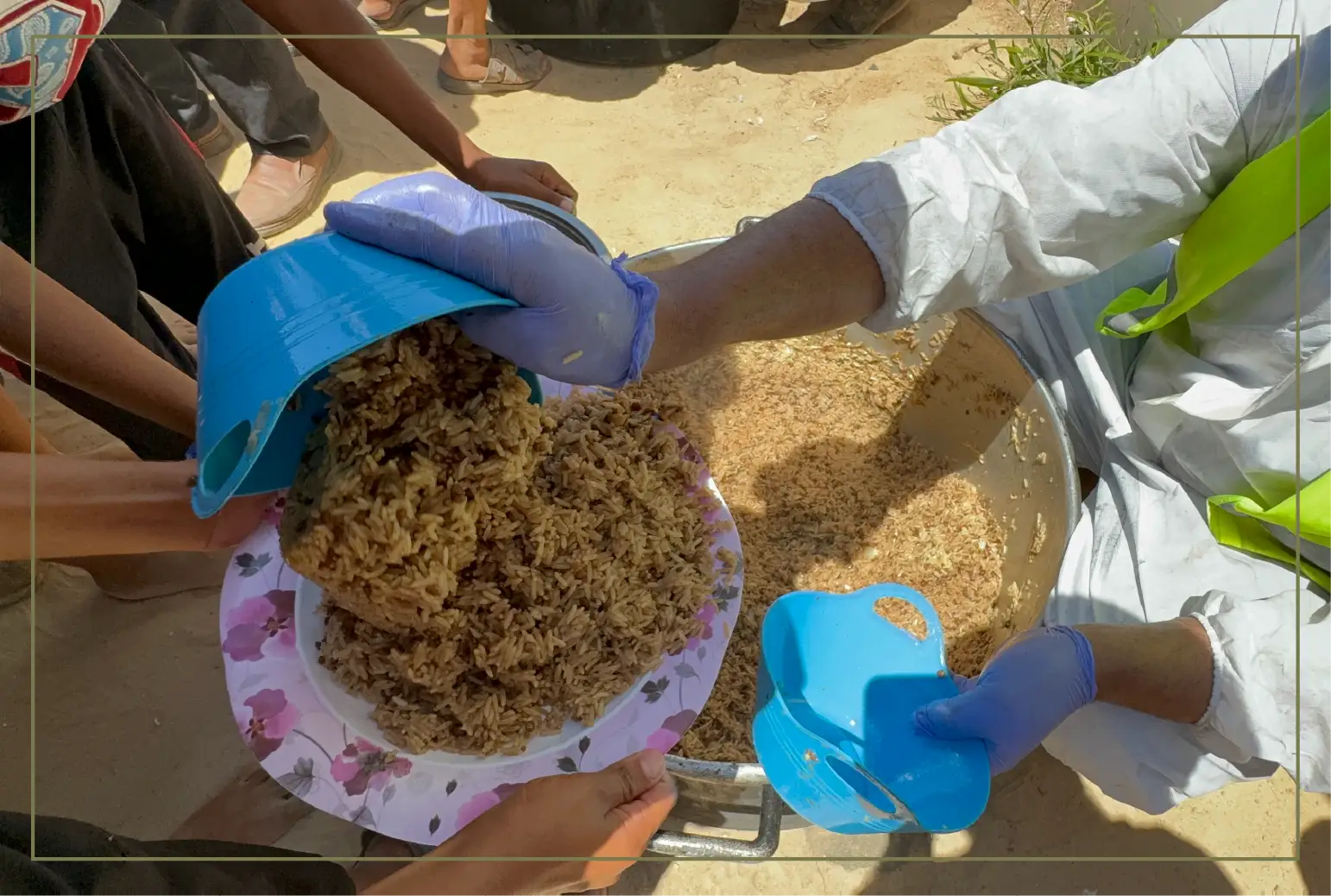 2024_ağustos_gazze_yemek_dağıtımı2.webp (126 KB)